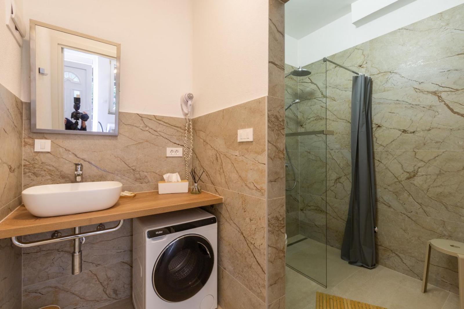 Trbovic Apartments Peaceful Stay With Free Parking, Pet-Friendly, And Bike Storage In 우마그 외부 사진